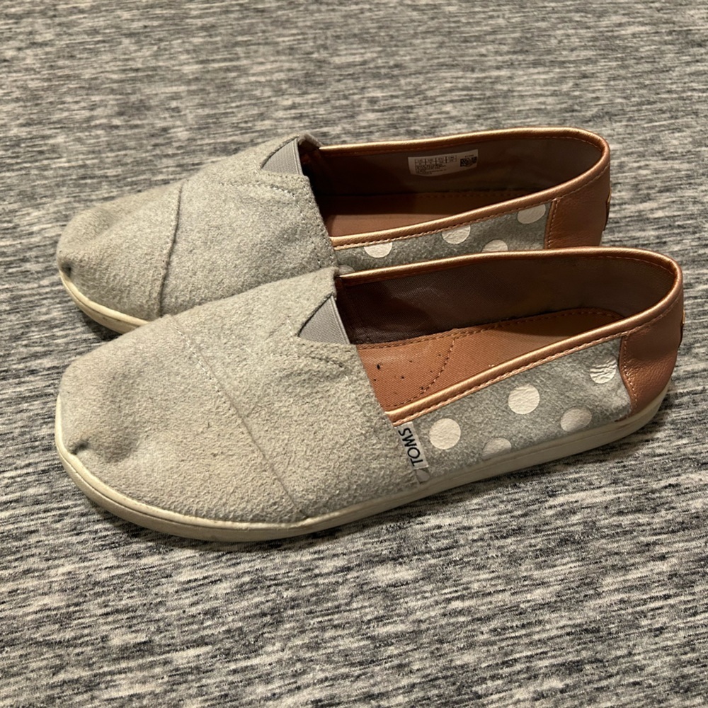 Toms Slip on size 6